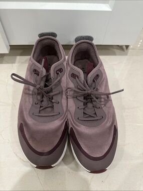 Nike Women's Plum/Purple Low-Top Sneakers